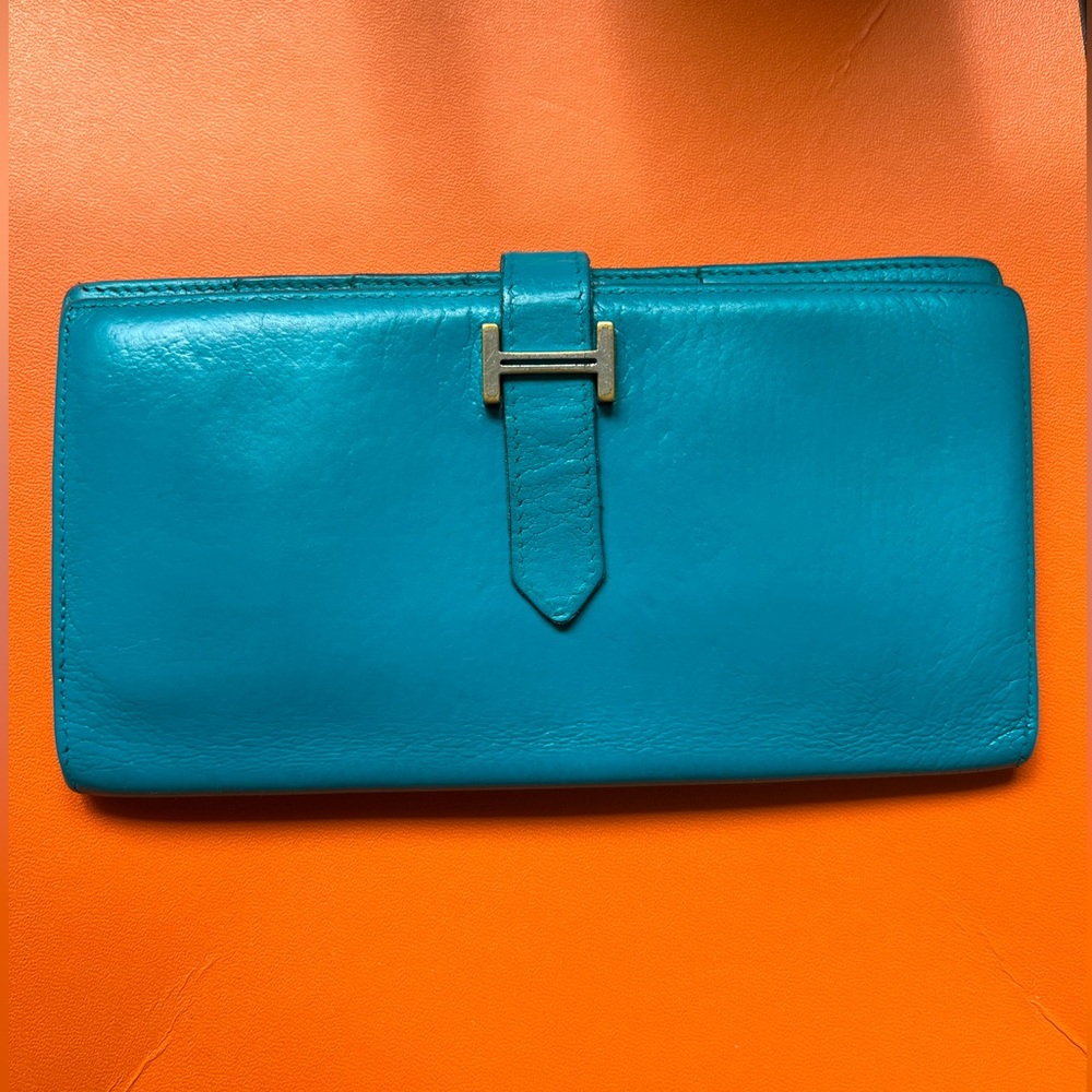 authentic Hermès Béarn wallet in Clemence leather.Bleu Paon